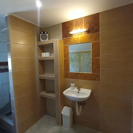 Csikos Vendeghaz بيت للعطل زاماردي